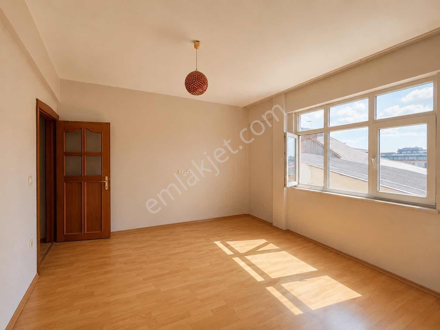 Esenkentte Geniş Yaşam Alanlı, Kapalı Mutfaklı Kiralık 2+1 - Görsel 10
