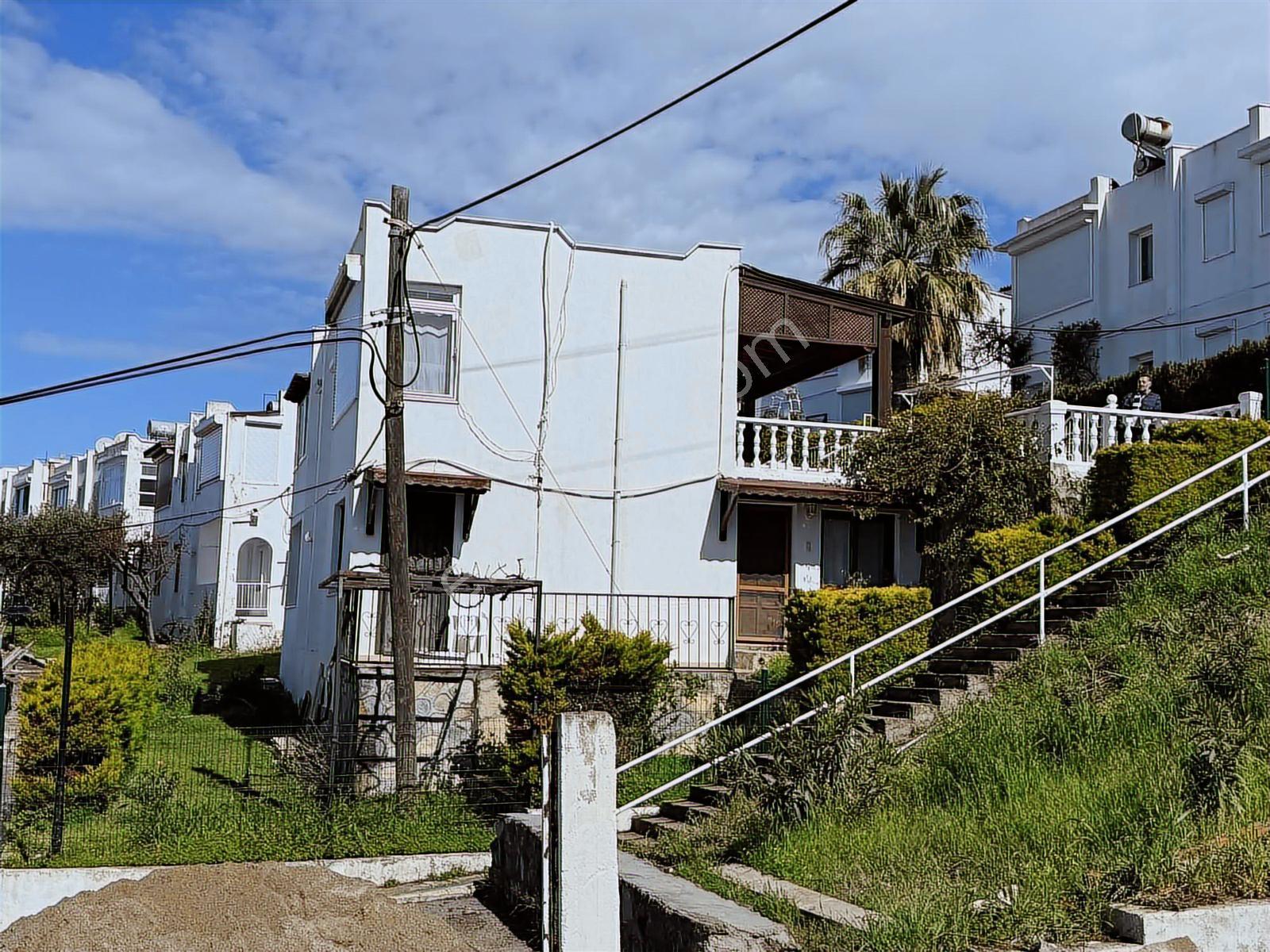 Akyarlar'da Plajlı Site Adalar Ve Deniz Manzaralı Bahçeli Villa - Görsel 11