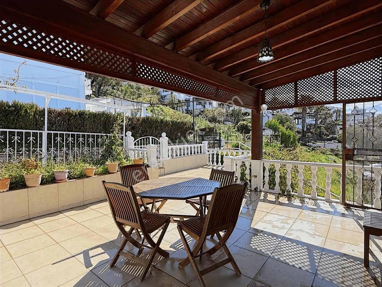 Akyarlar'da Plajlı Site Adalar Ve Deniz Manzaralı Bahçeli Villa - Görsel 15