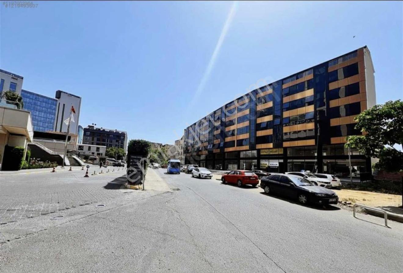 Levent Özdilek Avm Kanyon Avm Arkası 250 Metre Kare Kiralık Dükkan