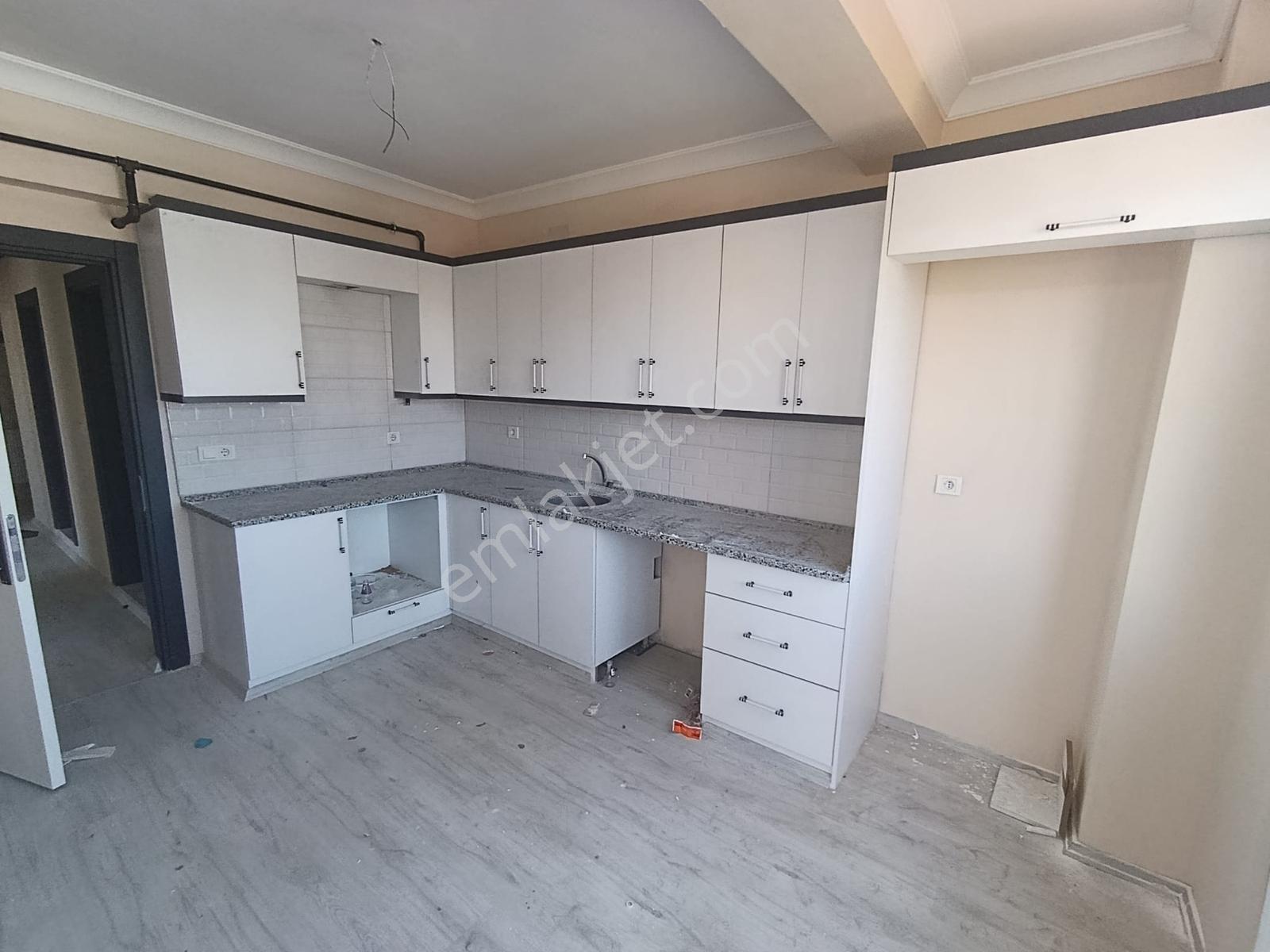 Cumhuriyet Mahallesinde 2+1 Sıfır Daire