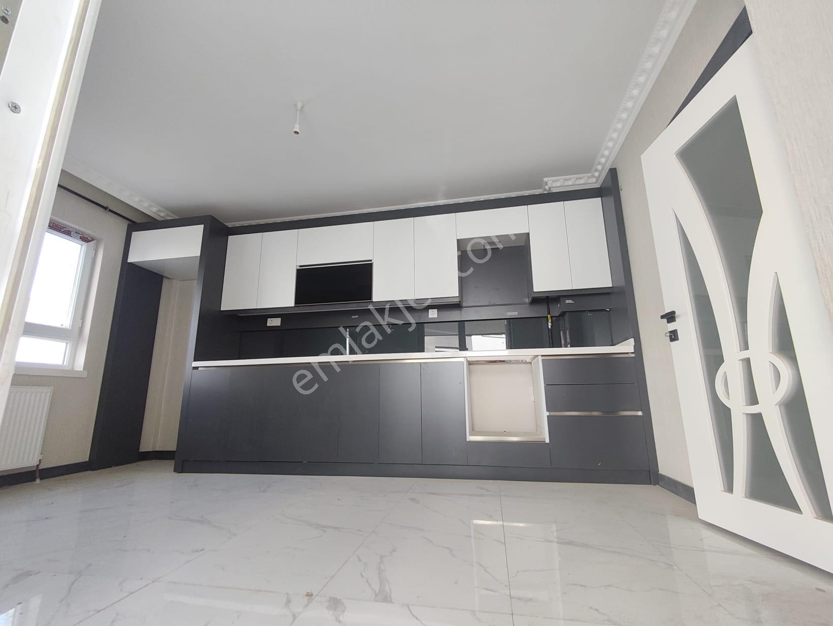 Yılmaz Gayrimenkulden Satılık Bulvar Üzeri 150 M2 3+1 Sıfır Daire
