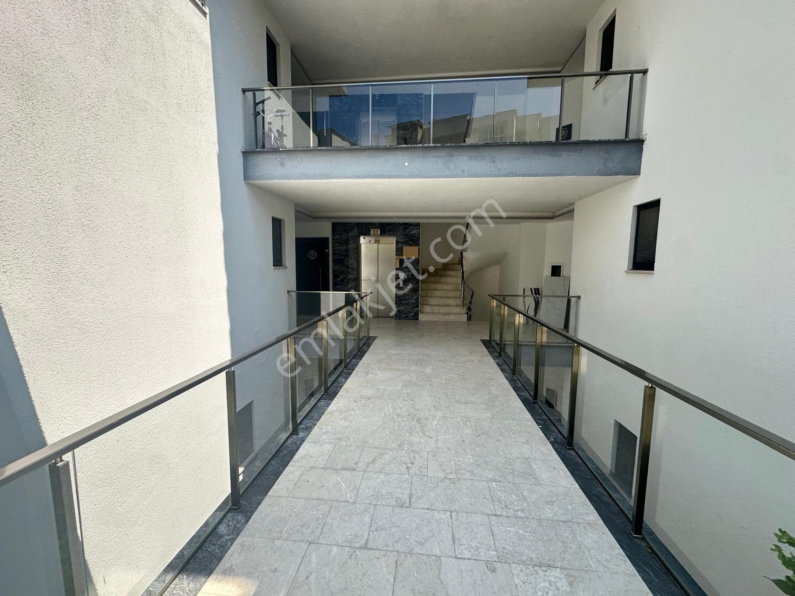 Geniş Bahçe Kullanımlı Deniz Manzaralı 3+1 Kiralık Daire - Görsel 16