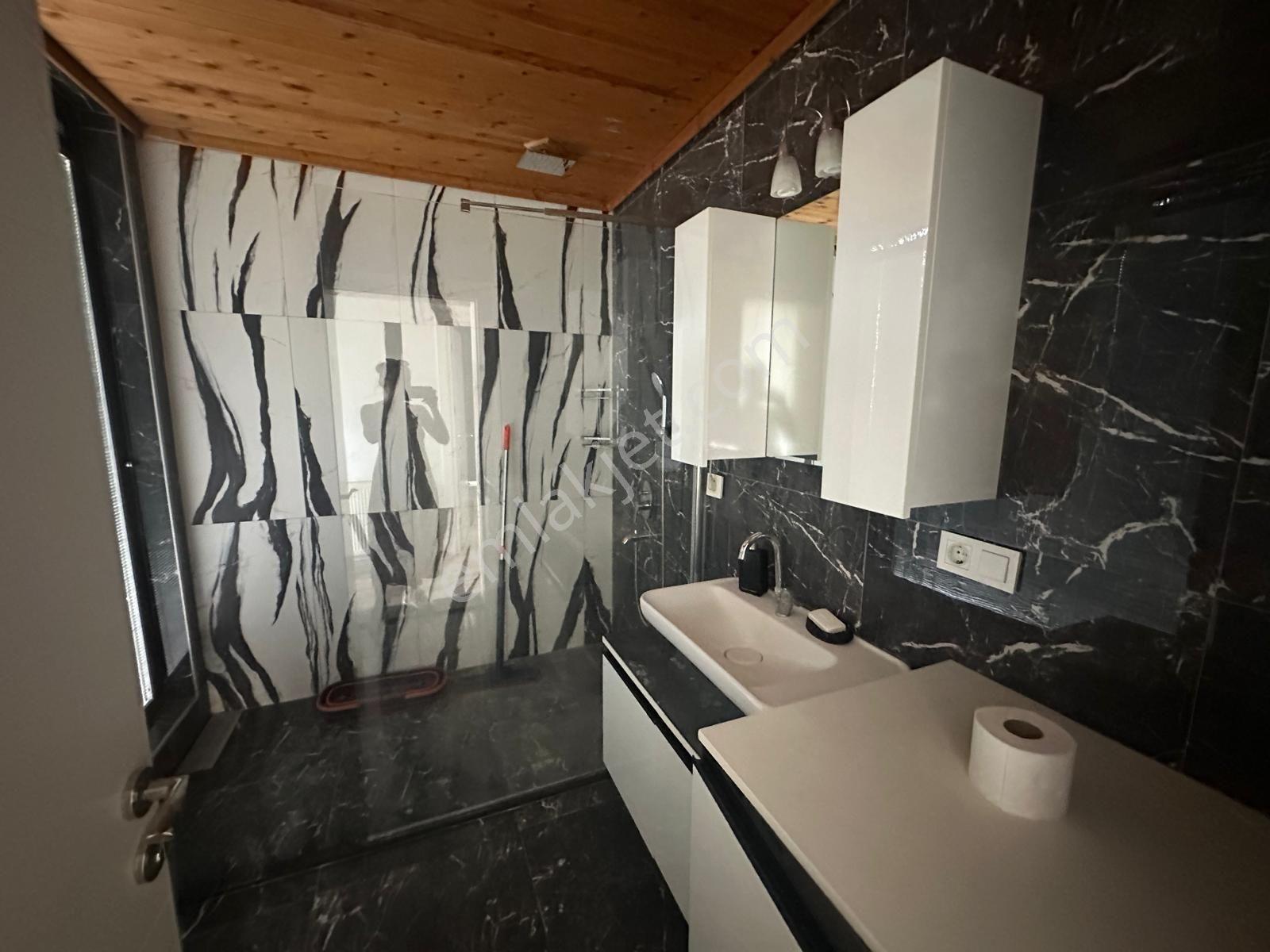 Geniş Bahçe Kullanımlı Deniz Manzaralı 3+1 Kiralık Daire - Görsel 7