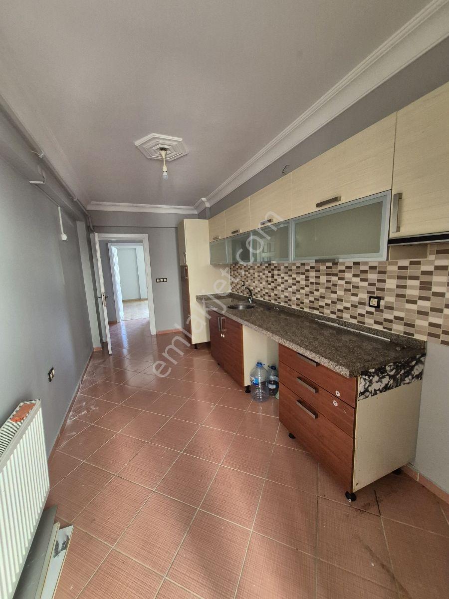 Kırklareli Merkez Bademlik Mahallesi'nde Kiralık Geniş 2+1 Daire