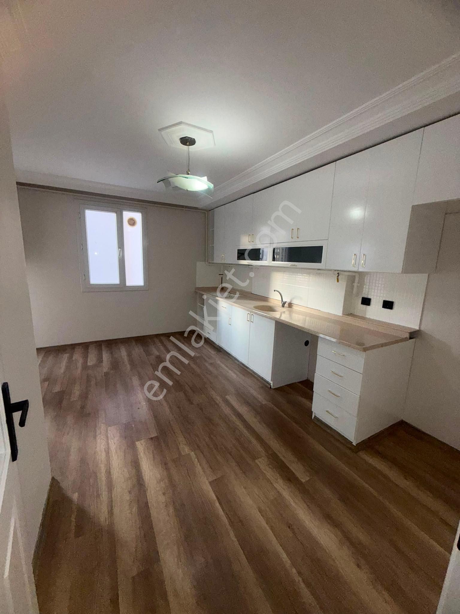 3+1 Yurt Kurttepe Cadde Üzeri Kap.mutfak 170m2 Geniş Hasarsız İskanlı 8-4 Katı Kgb Cephe Dgaz. - Görsel 7