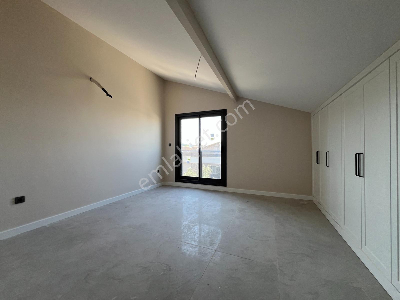 Urla Çeşmealtı Denizli Mahallesinde Denize Yakın Satılık Villa - Görsel 2