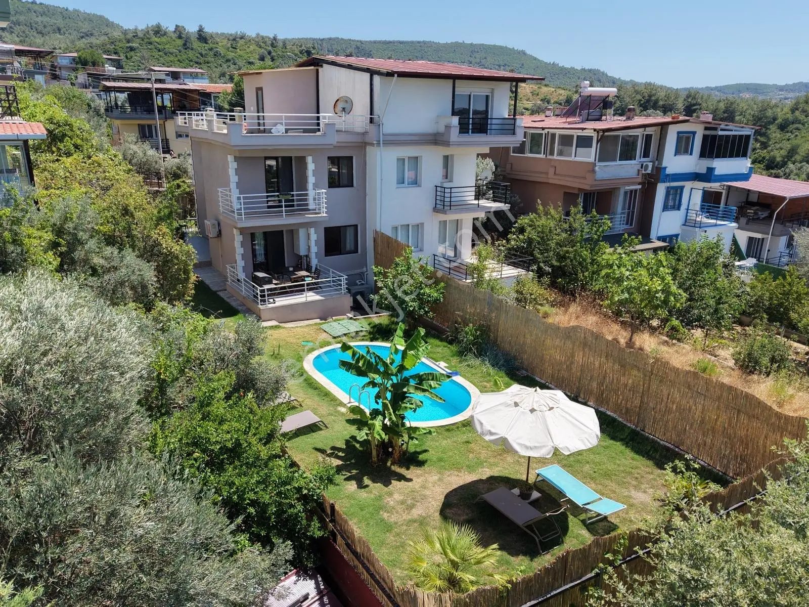 Güzelbahçe Çamlı Dadaşkent Sitesi Müstakil Havuzlu Satılık Villa