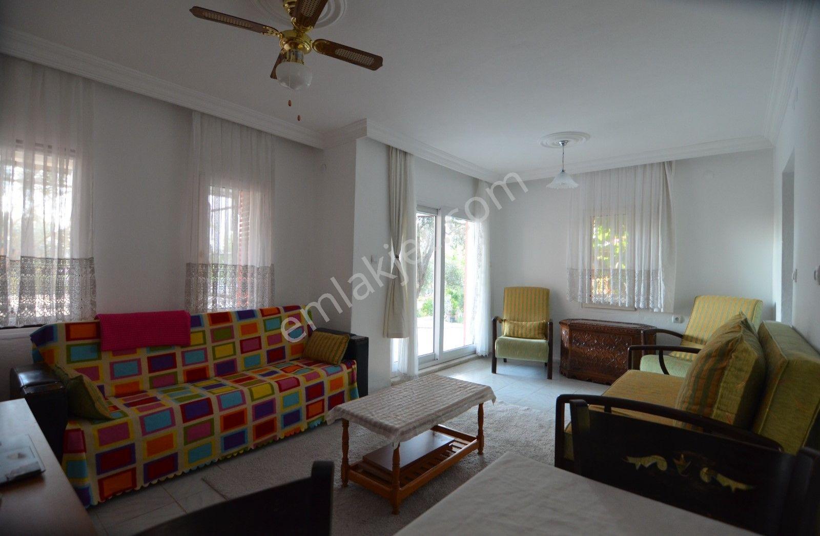Denize 300 Mt. Mesafeli Havuzlu Site İçi ,bahçeli 3+1 Villa - Görsel 16