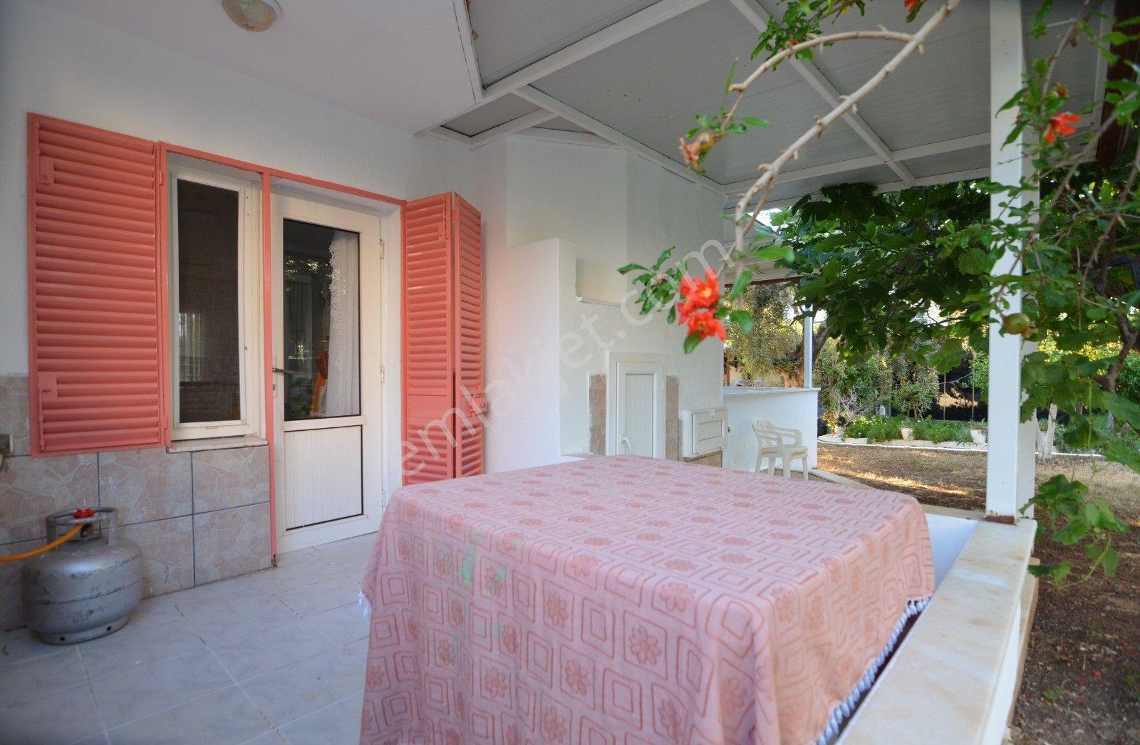 Denize 300 Mt. Mesafeli Havuzlu Site İçi ,bahçeli 3+1 Villa - Görsel 12