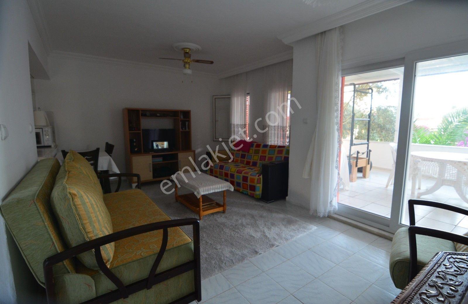 Denize 300 Mt. Mesafeli Havuzlu Site İçi ,bahçeli 3+1 Villa - Görsel 18