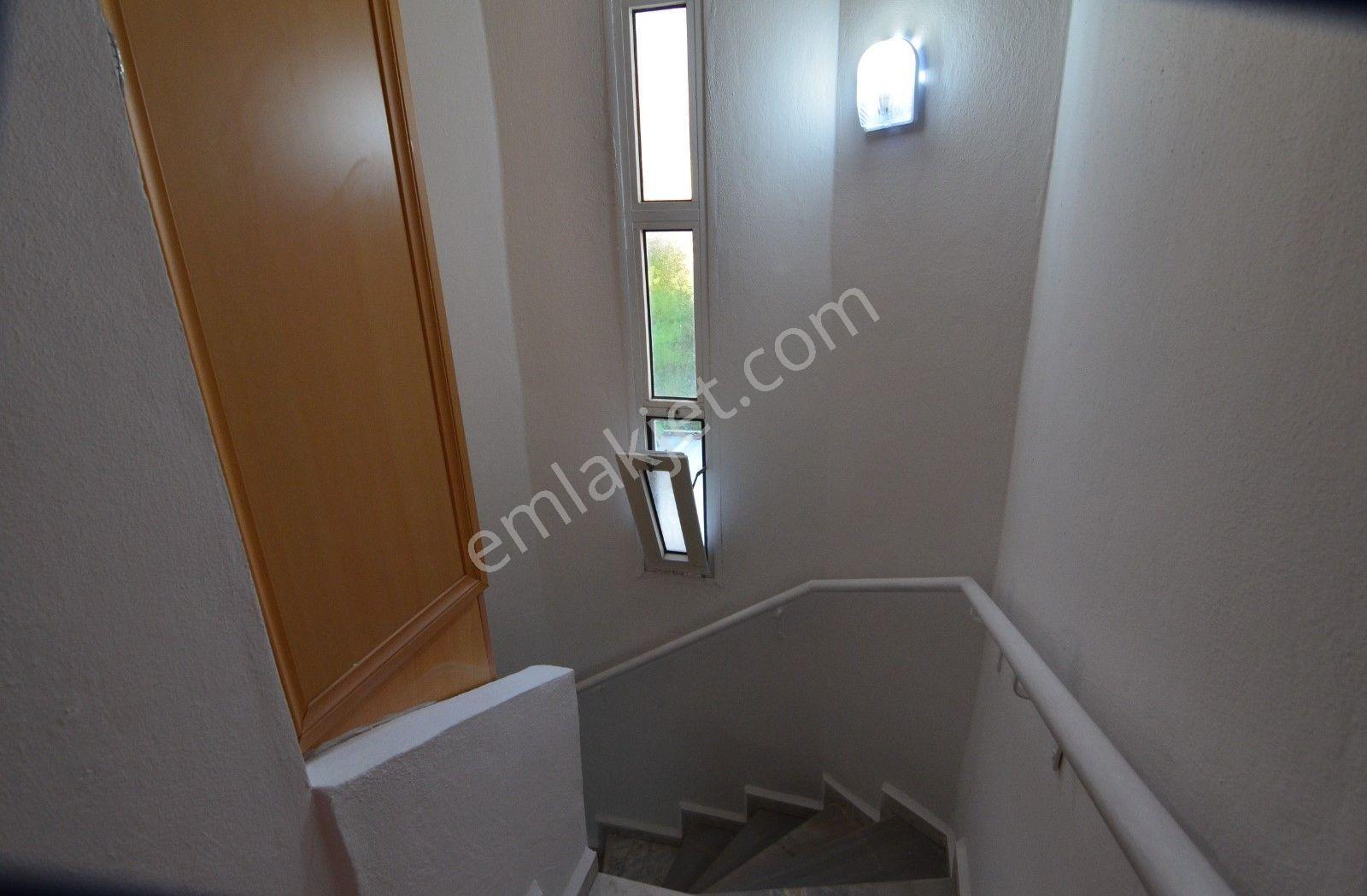 Denize 300 Mt. Mesafeli Havuzlu Site İçi ,bahçeli 3+1 Villa - Görsel 22