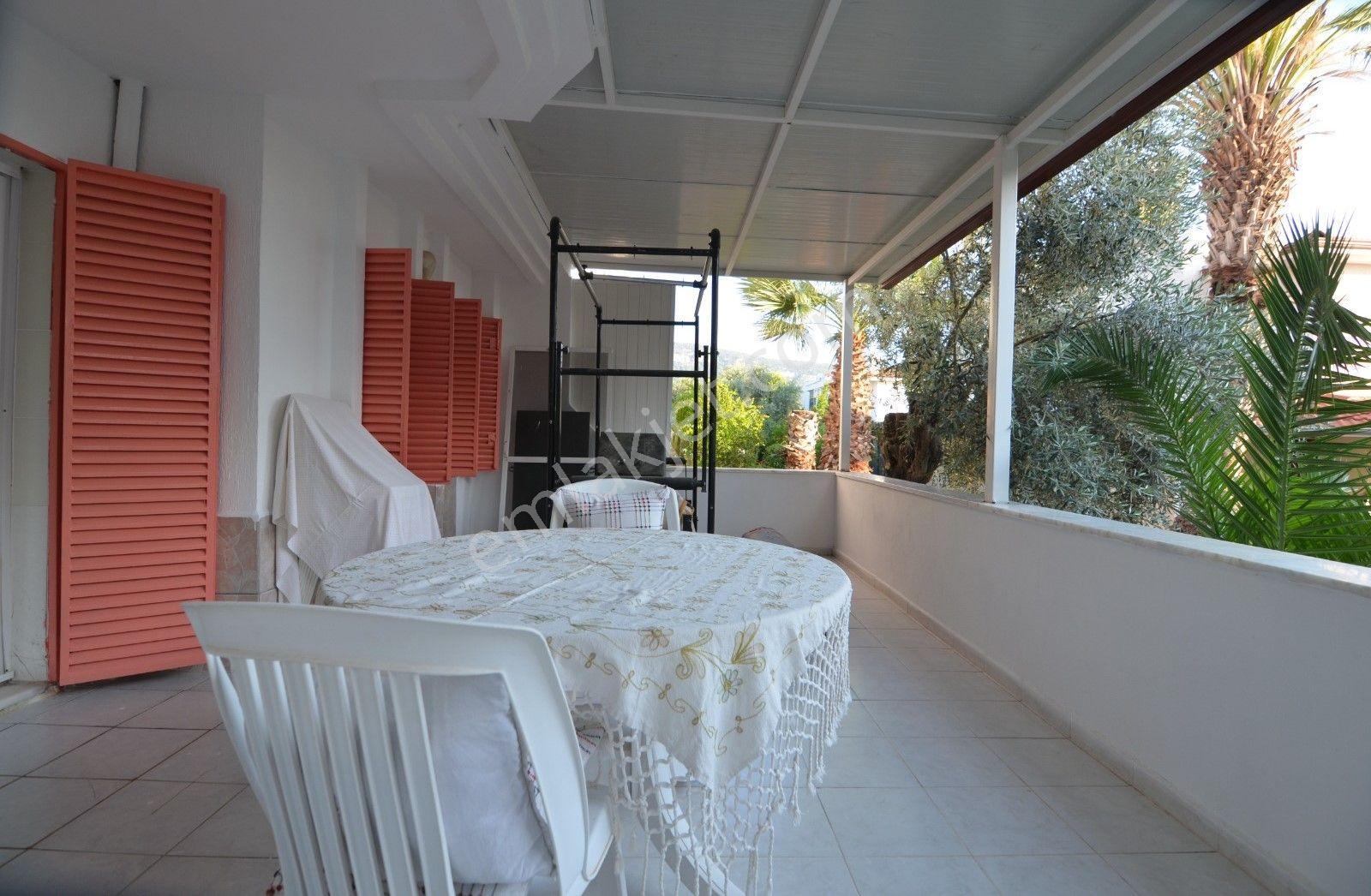 Denize 300 Mt. Mesafeli Havuzlu Site İçi ,bahçeli 3+1 Villa - Görsel 10