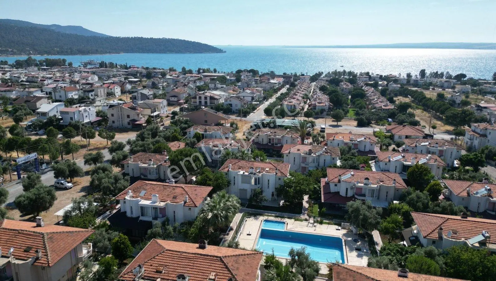 Denize 300 Mt. Mesafeli Havuzlu Site İçi ,bahçeli 3+1 Villa - Görsel 2