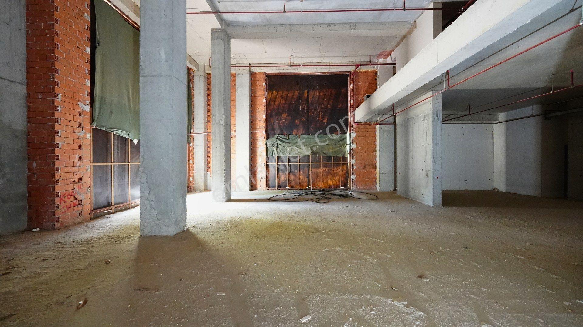 Çekmeköy Çınarköy'de Cadde Üzeri 325 M² Prestijli Sıfır Kiralık Dükkan & Mağaza - Görsel 4