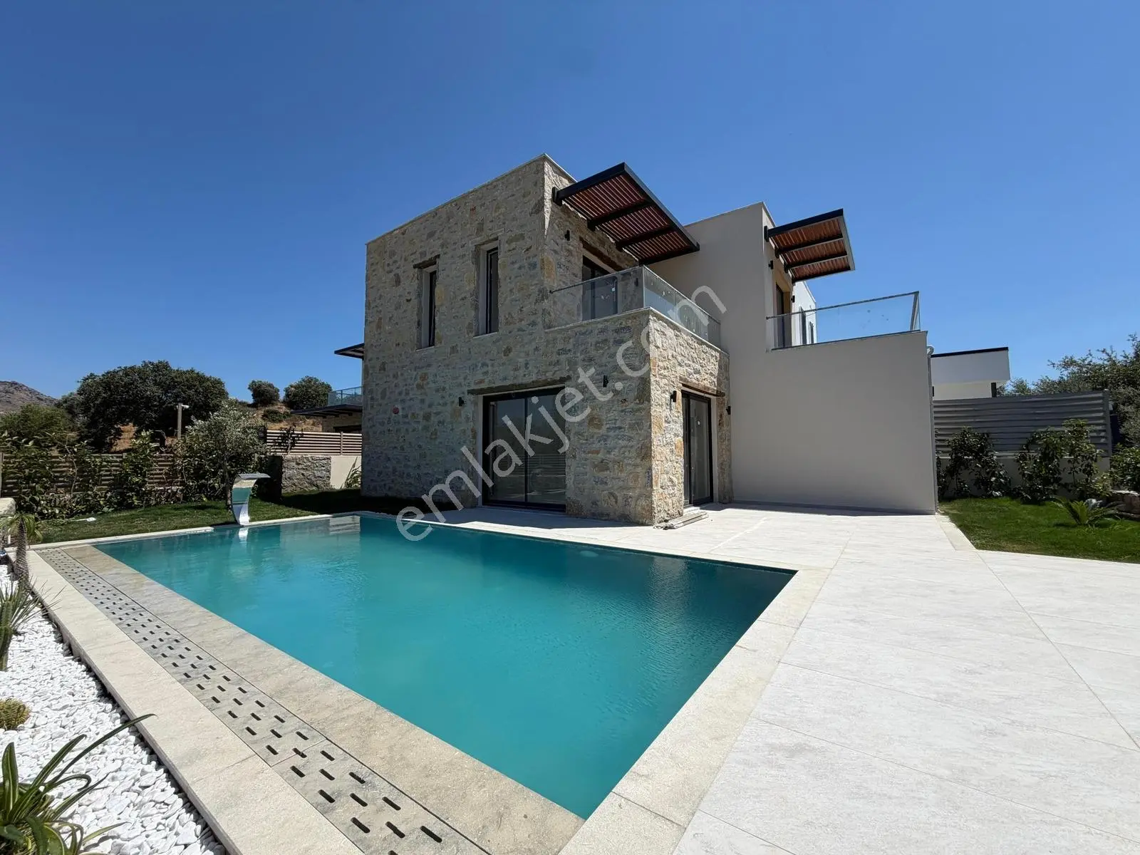 Bodrum İslamhanelerinde Doğa Manzaralı Satılık 3+1 Havuzlu Villa
