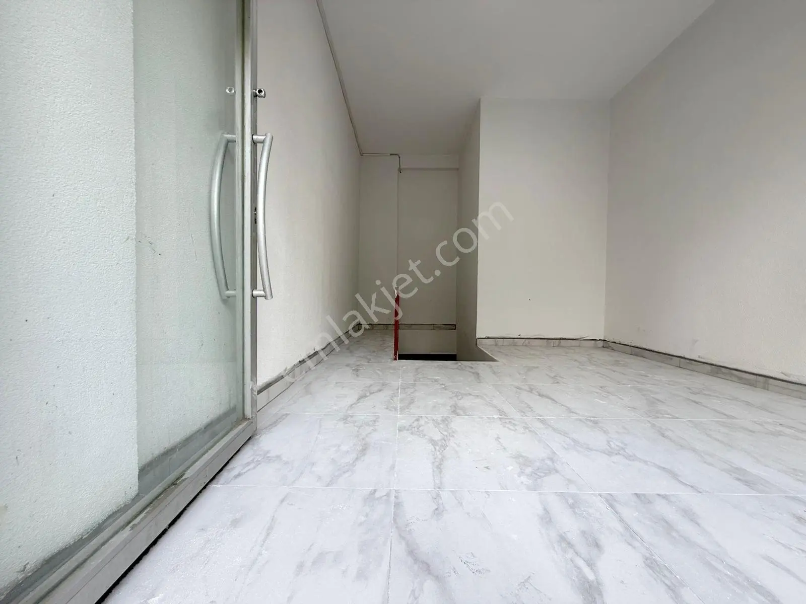Bağlarçeşme Mahallesi Cadde Üzeri 130m2 Depolu Kiralık Dükkan ! - Görsel 10