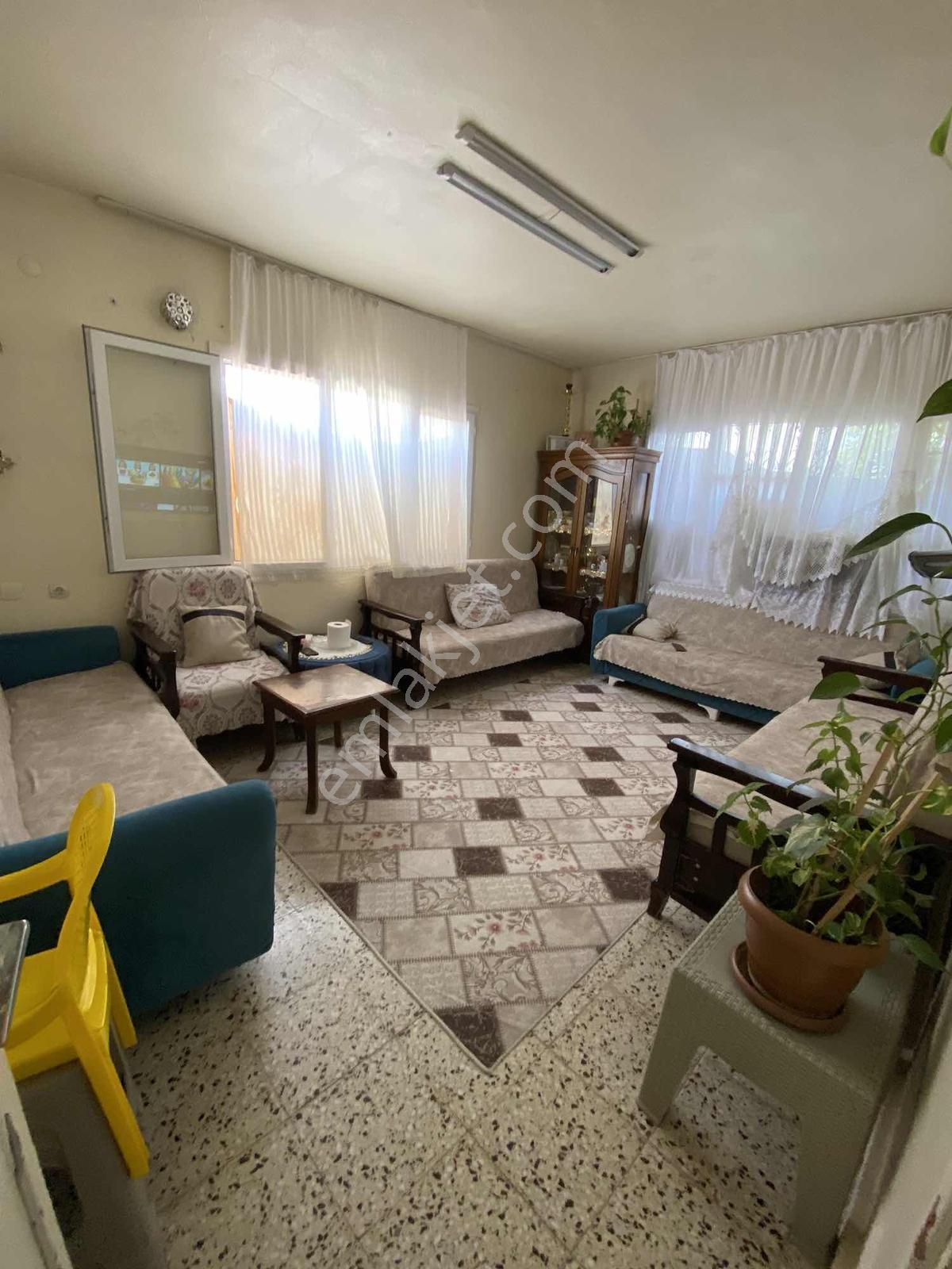 Mithatpaşa Mahallesi Tek Katlı 3+1 Satılık Müstakil Ev