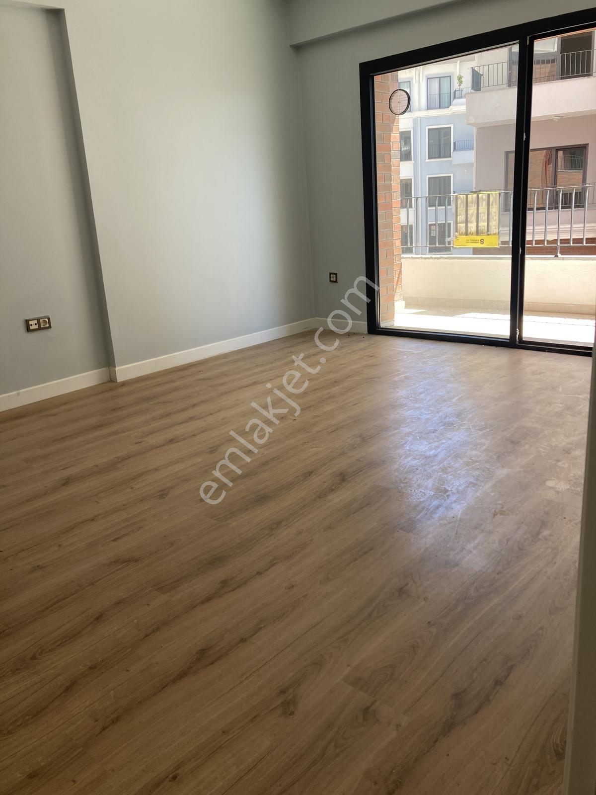 Ümraniye Hekimbaşında Site İçinde Balkonlu Kiralık 2+1 - Görsel 6