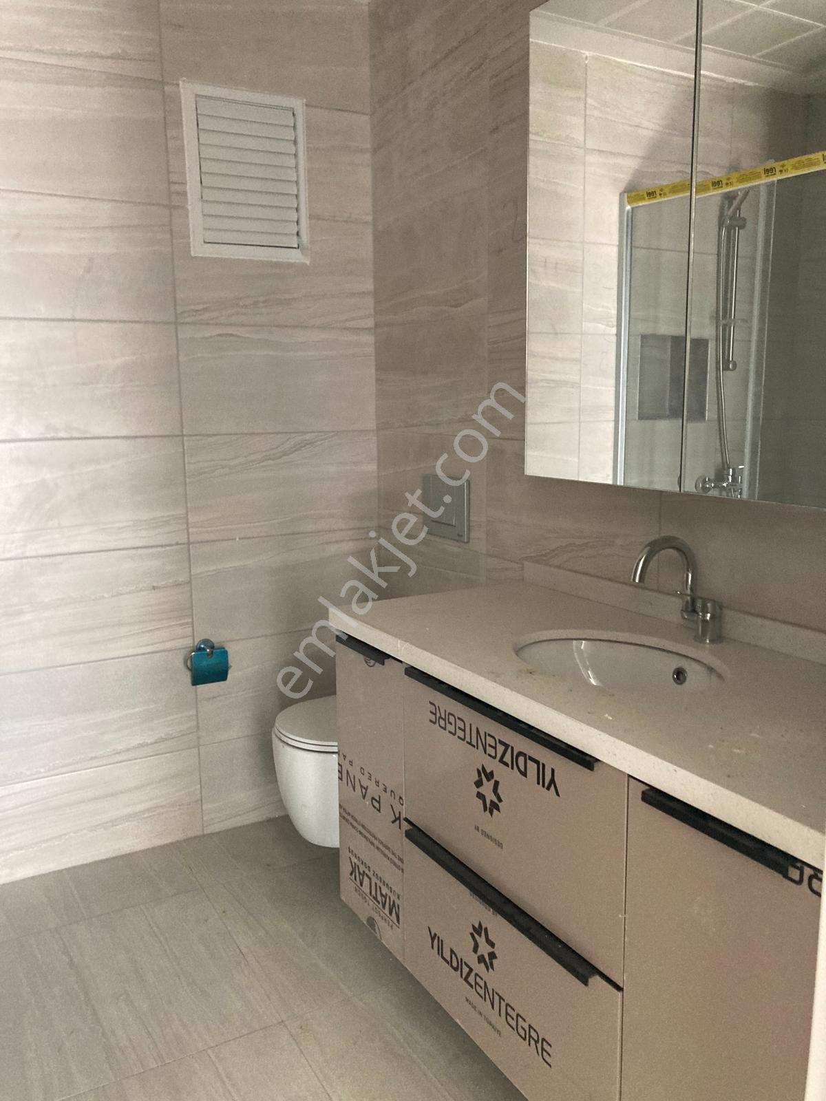 Ümraniye Hekimbaşında Site İçinde Balkonlu Kiralık 2+1 - Görsel 7