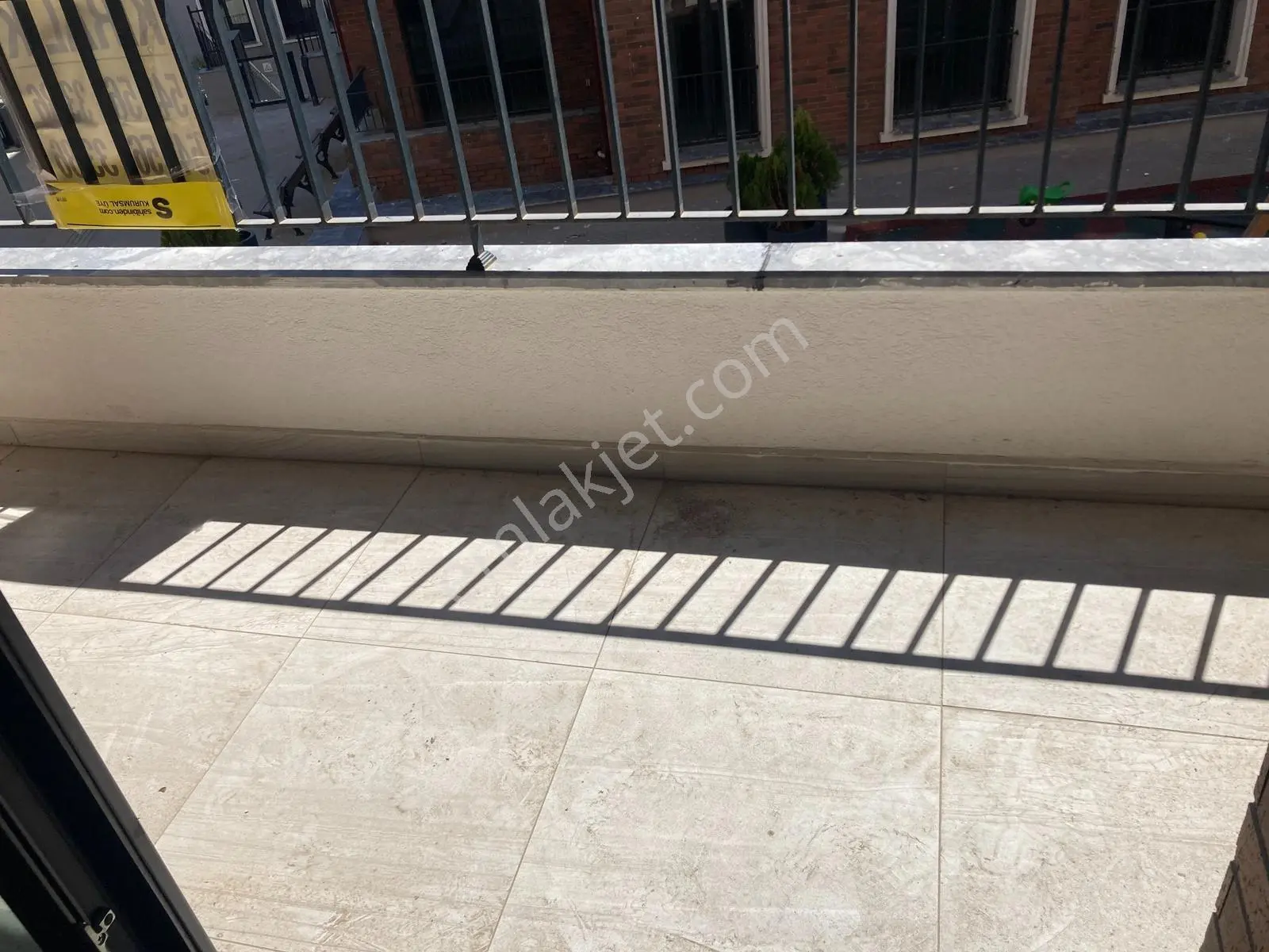 Ümraniye Hekimbaşında Site İçinde Balkonlu Kiralık 2+1 - Görsel 4