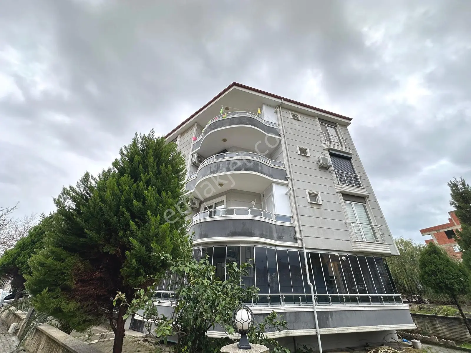 Dora Dan İkizçayda Satılık Yeni Bina Ön Cephe Geniş Balkon 2+1 D