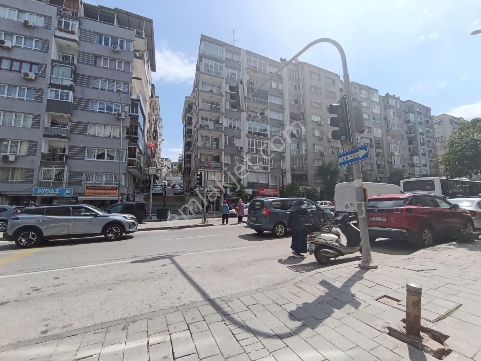 İzmirin Kalbi Konak Altıntaşta Metroya Yakın 2+1 Satılık