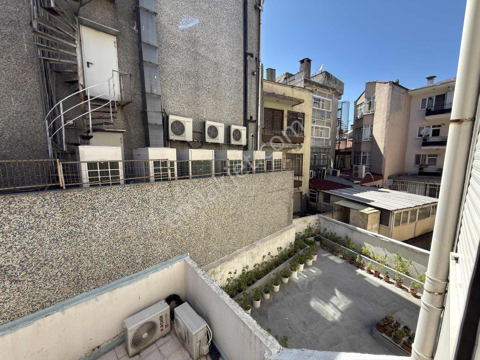 Merkezi Konumda Geniş 5+1 | 2 Balkon | Masrafsız Kiralık Daire - Görsel 15
