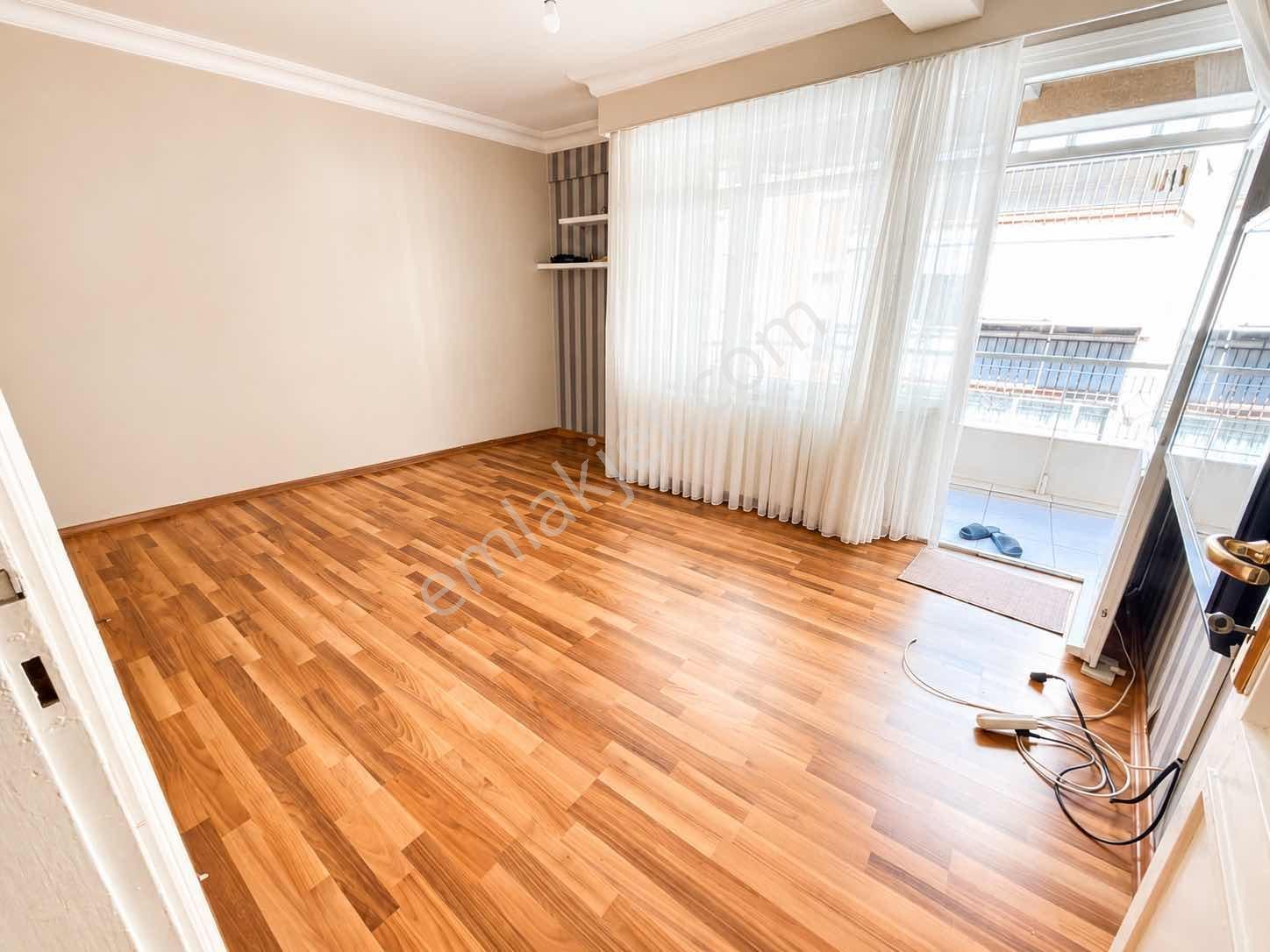 Merkezi Konumda Geniş 5+1 | 2 Balkon | Masrafsız Kiralık Daire - Görsel 2
