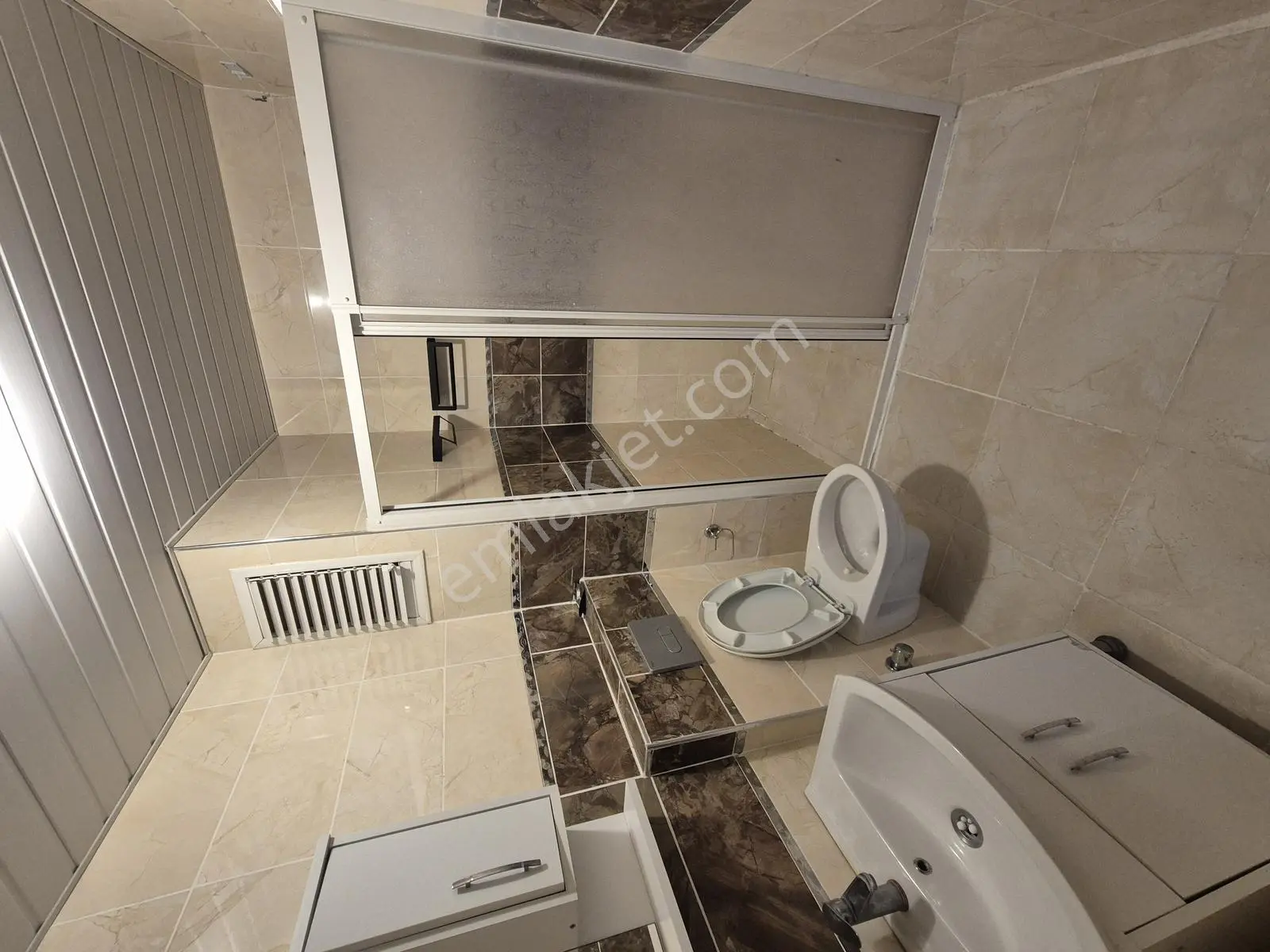 Gültepe'de 1+1 Doğalgaz Cam Balkonlu Merkezi Konum Kiralık Daire - Görsel 5