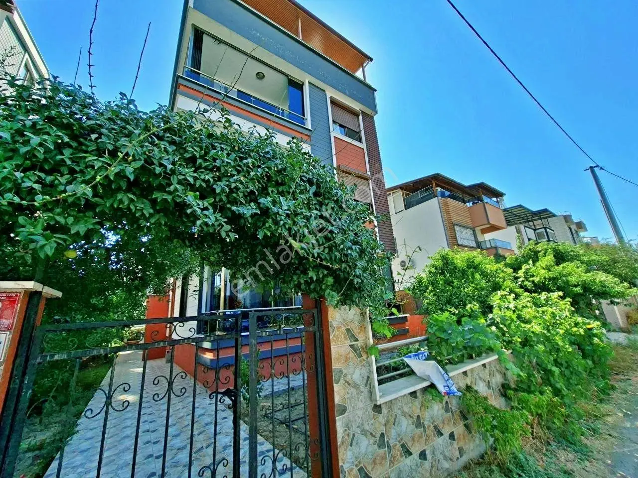 Uytundan Akçay Güre Arası Cemiltemelde Denize 600 Mtre 2+1 Daire