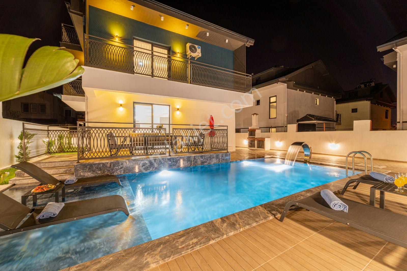 Fethiye Gunlukbasinda Satılık 3+1 Full Eşyali Site Icınde Villa
