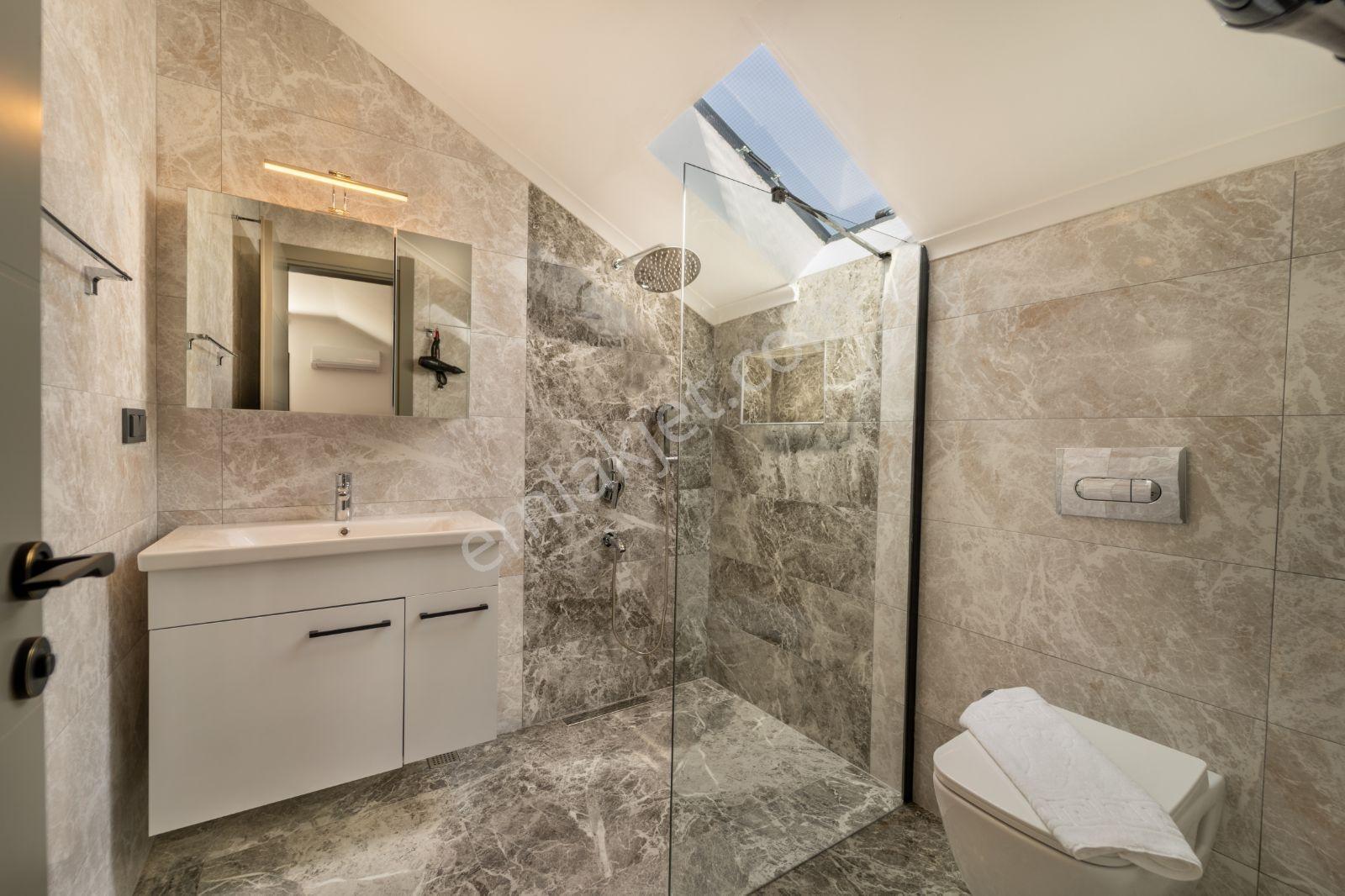 Fethiye Gunlukbasinda Satılık 3+1 Full Eşyali Site Icınde Villa - Görsel 14