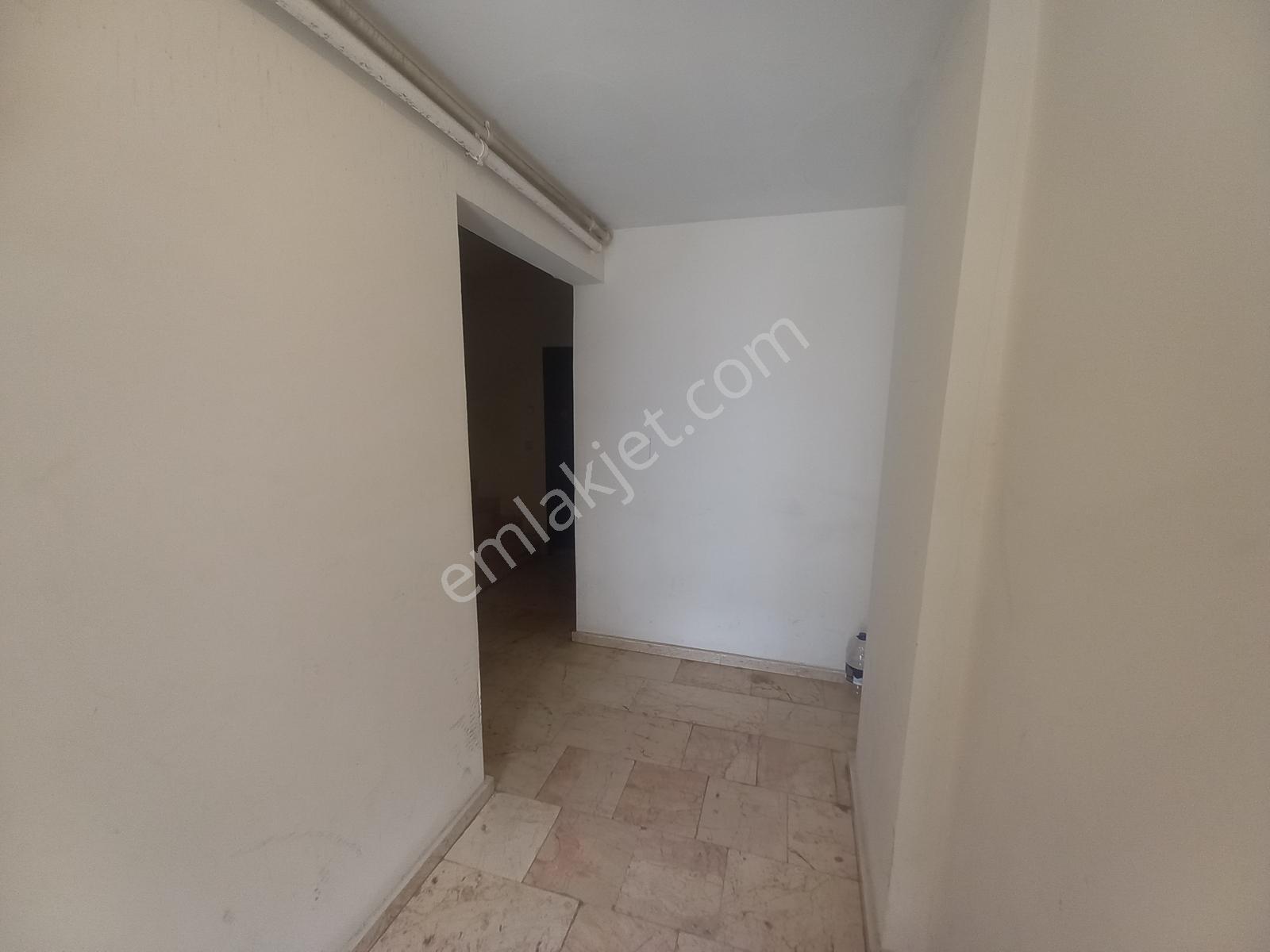 F-l Emlaktan Esatpaşa Örnek Emaar Avm Libadiye 1+1 Y.giriş 45 M2 - Görsel 5