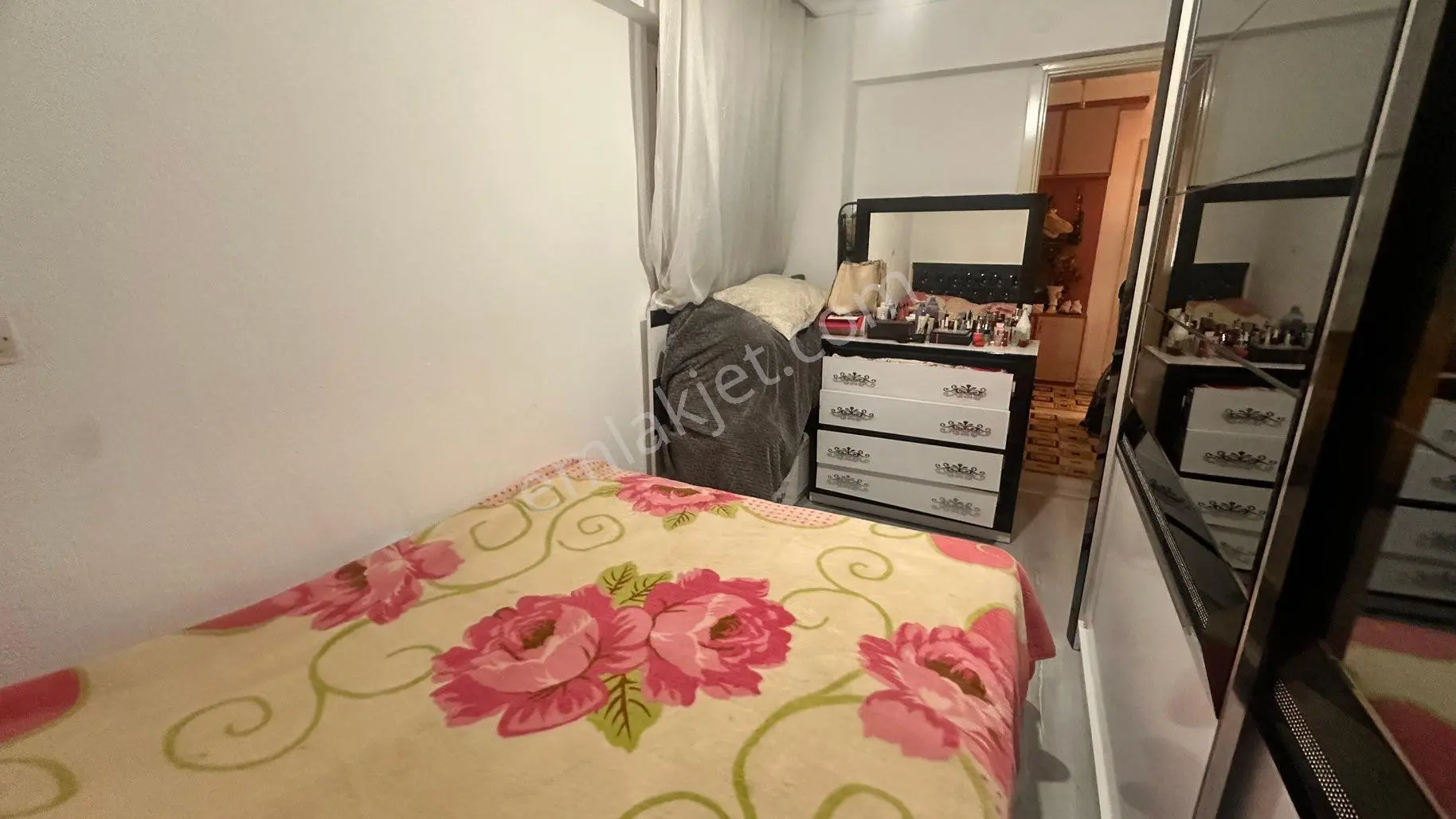 İstiklal Mahallesi Satılık 3+1 Ferah Ara Kat Daire - Görsel 12