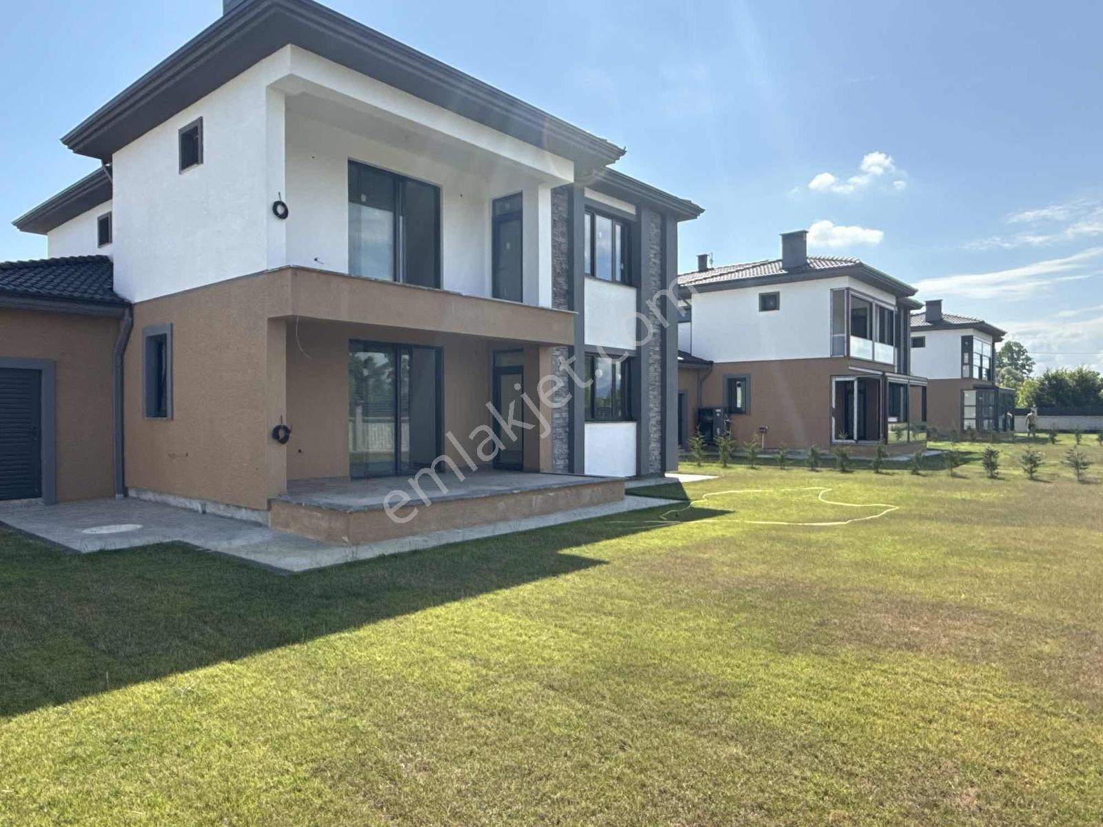 Şehir Merkezine Yakın Özel Sitede | Satılık Bahçeli Villa
