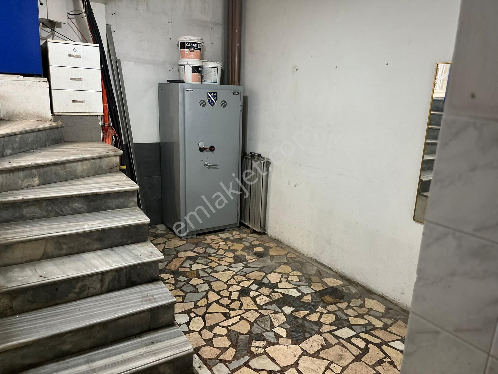Cengiz Topel Cad. Üzeri Reklam Değeri Yüksek Kiralık Köşe Dükkan - Görsel 6