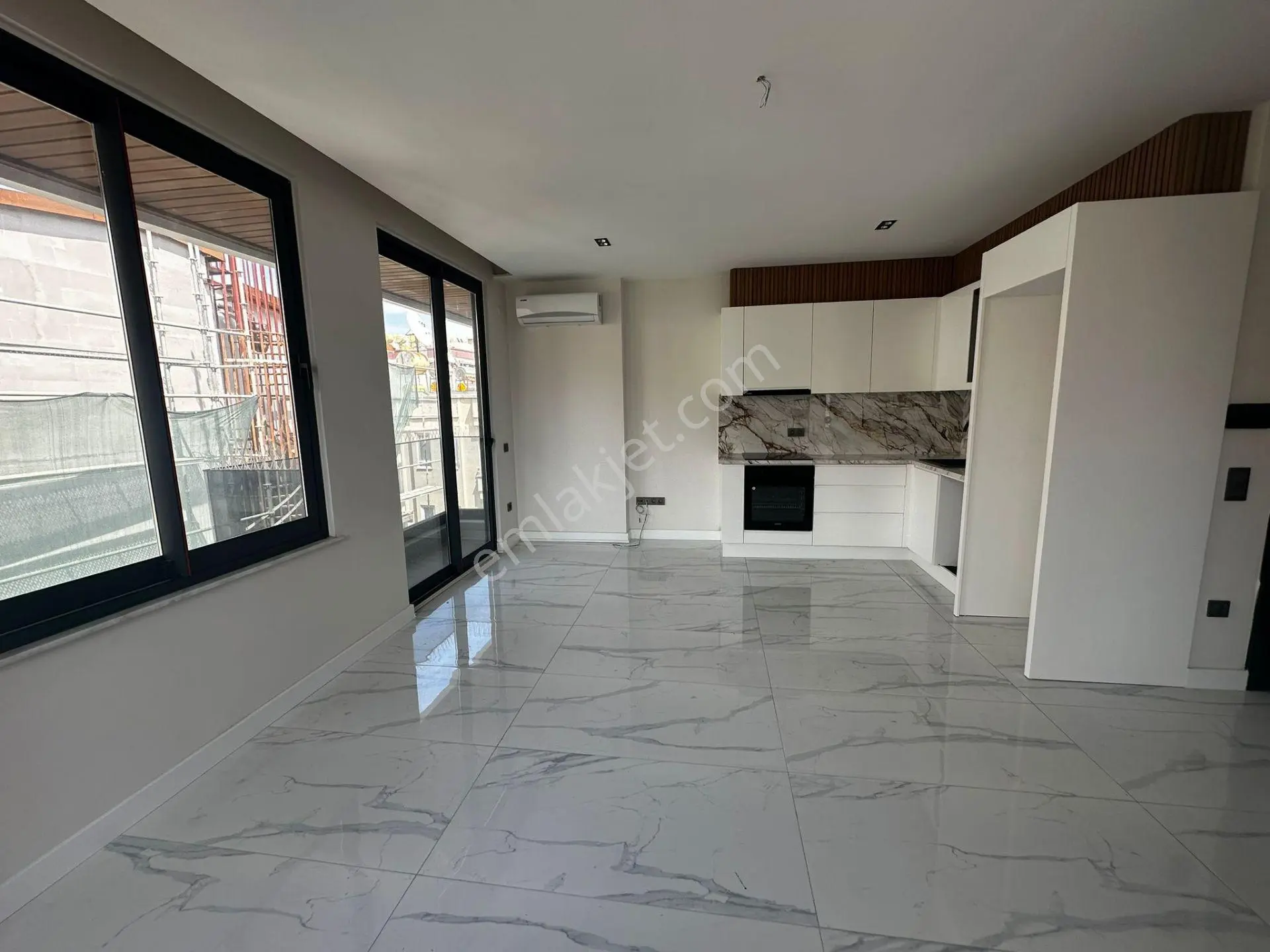 Kızlarpınarı Mahallesi Mıss Kleopatra Rezidans'ta Denize 20 Metre 2+1 Dubleks Boş Kiralık Daire