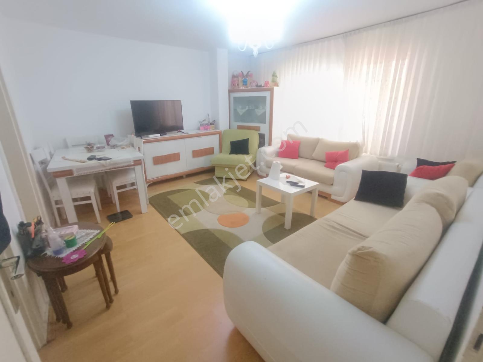 Bağlar Caddesi Kolej Yanı Kızılaya 10 Dak Mesafede 3+1 Daire