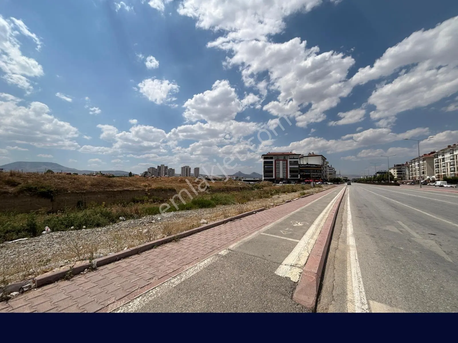 Gazze Caddesi'ne Cephe 105 M² Arsa | Daire Takasına Uygun