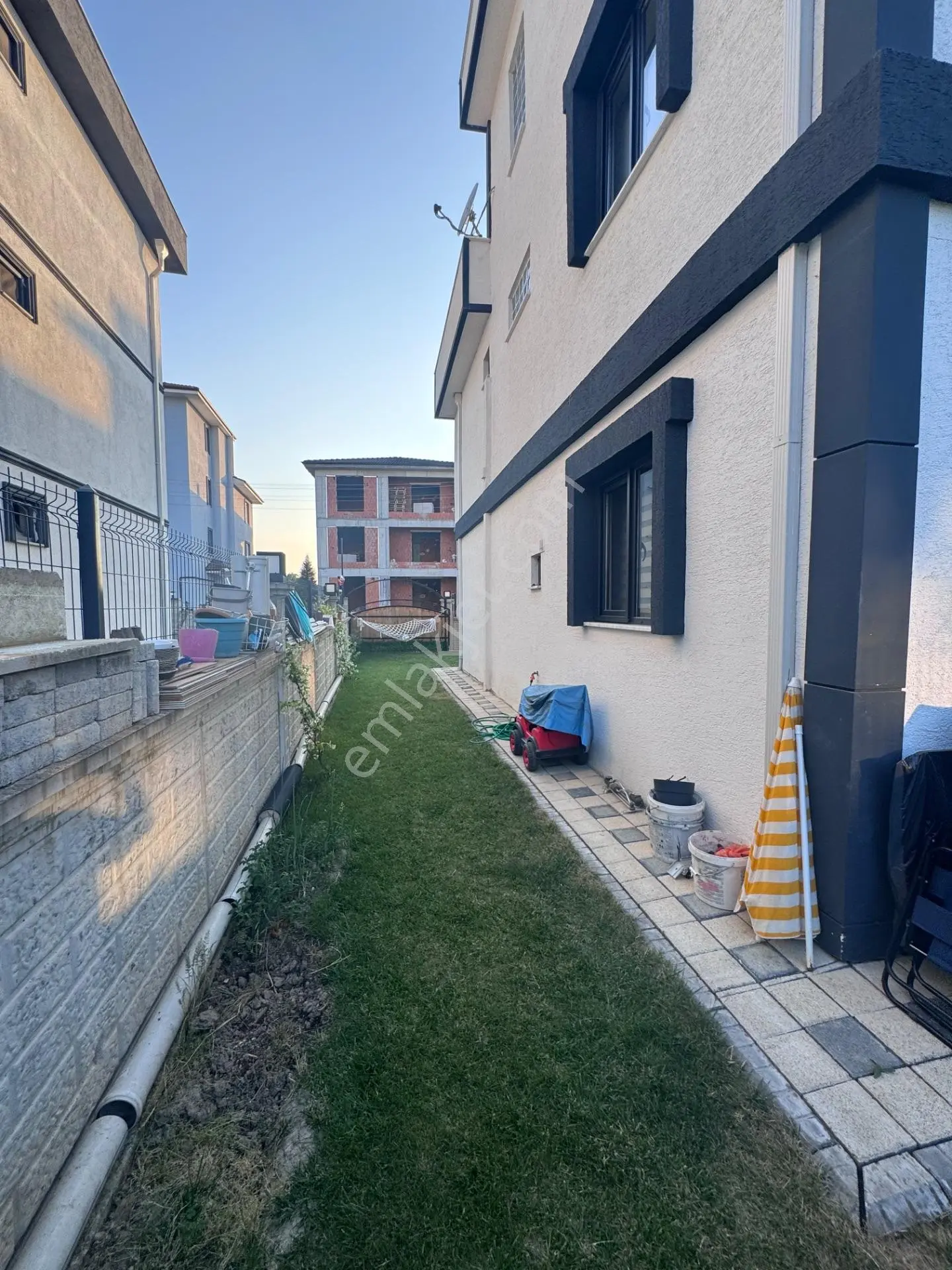İskanlı, Bahçeli, Geniş Teraslı 280 M² Triplex Müstakil Ev - Görsel 3