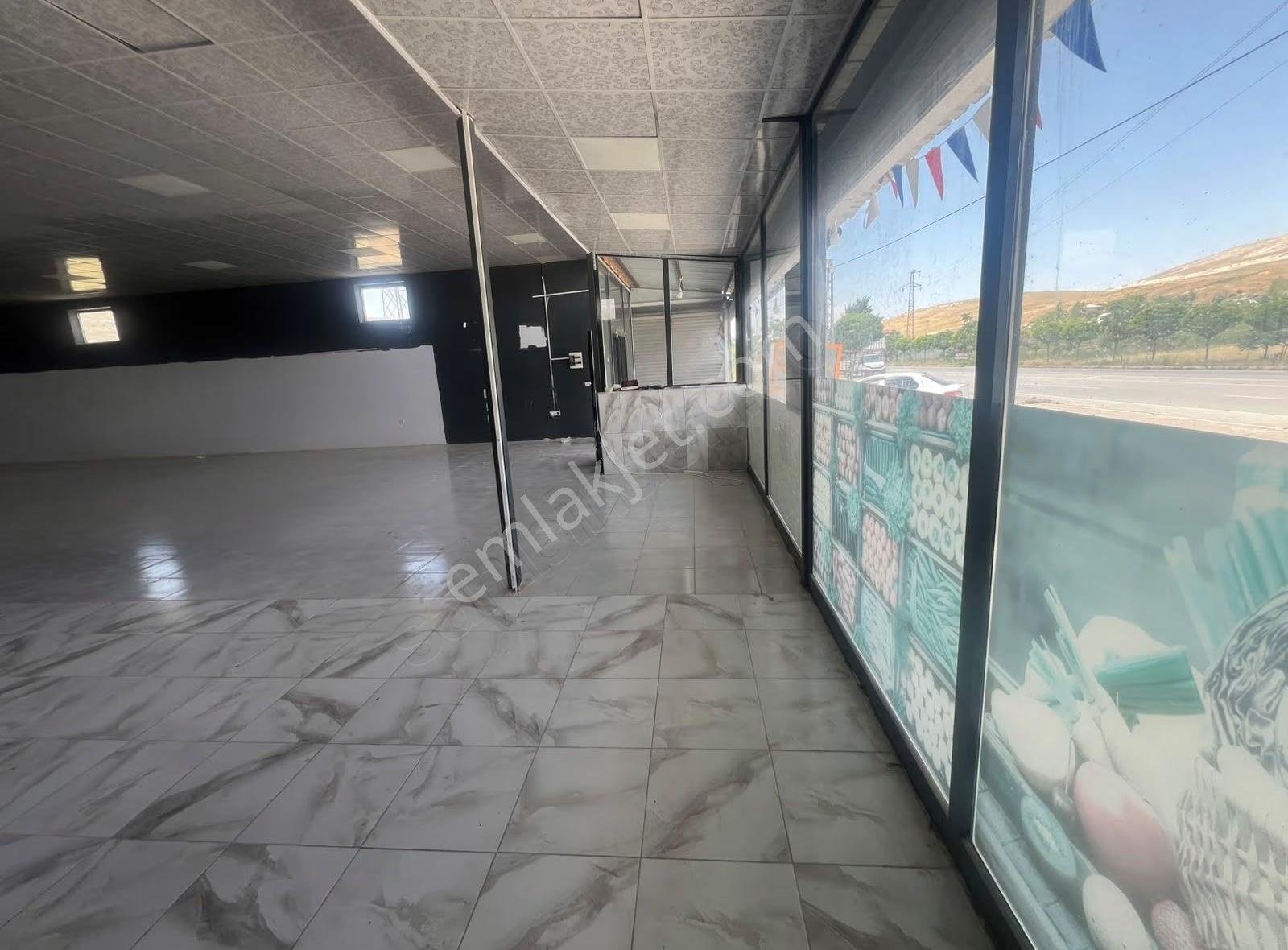Özalp Yoluna Sıfır 4 Dönüm Arsa Ve 500 M2 Mağaza - Görsel 8
