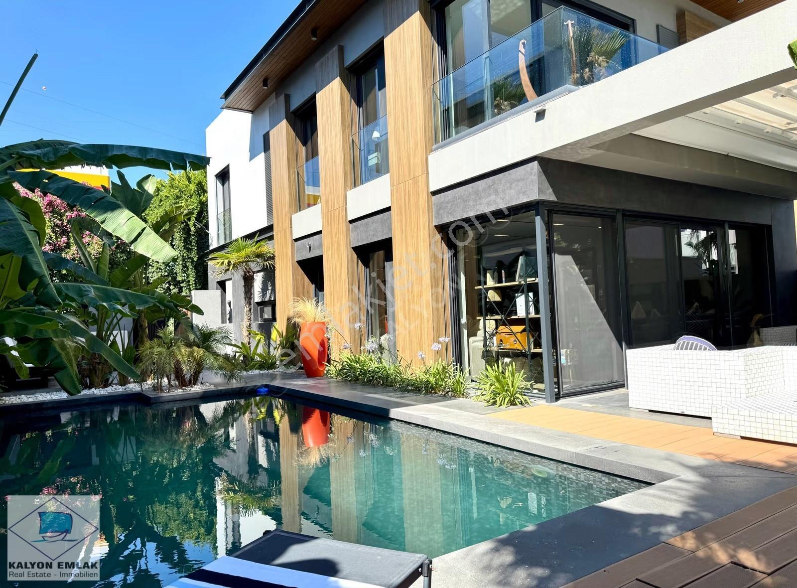İzmir Çeşme Alaçatıda Modern Tasarım Özel Havuzlu Satılık Villa