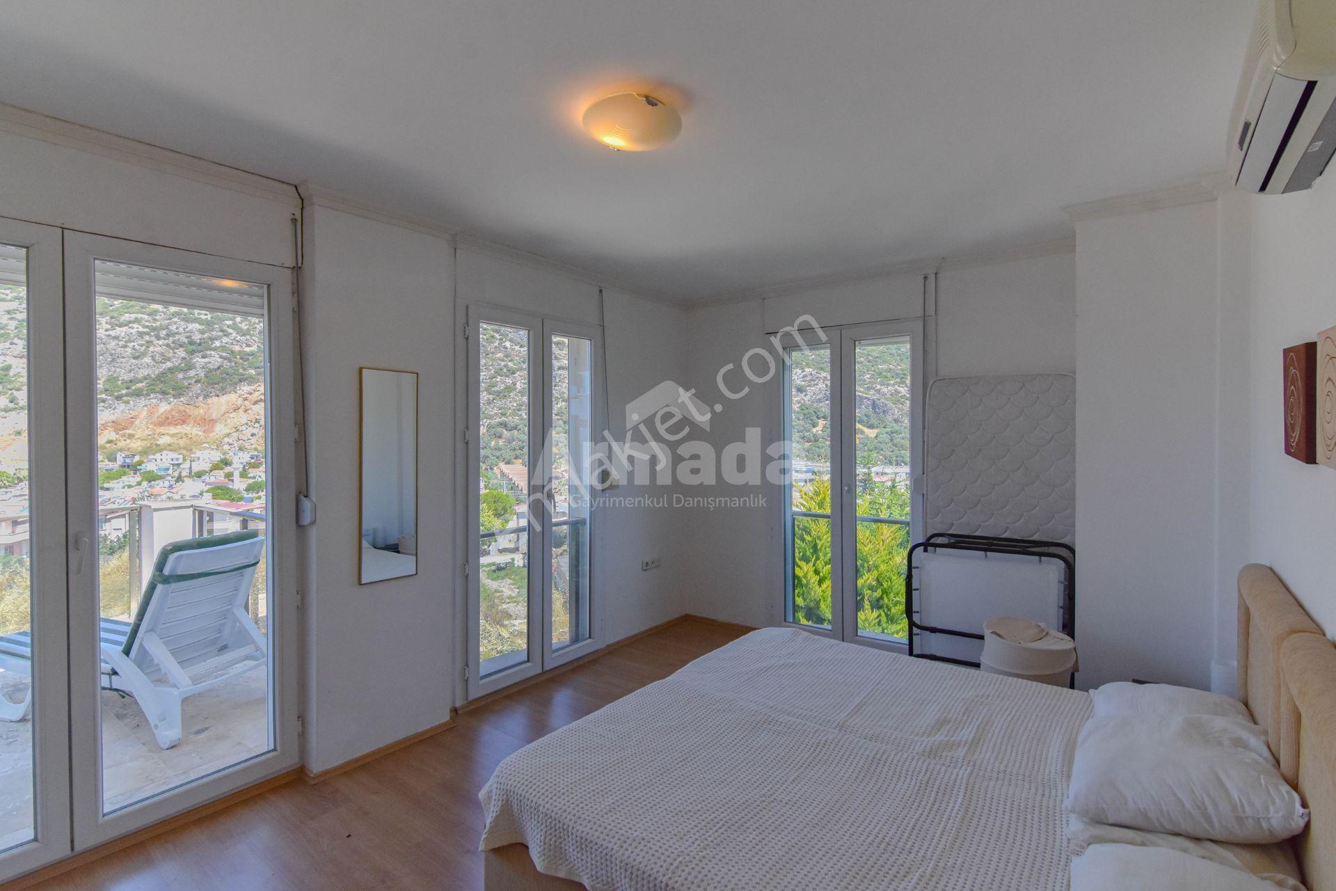 Kuşadası Değirmendere'de Deniz Manzaralı Lüks 4+1 Satılık Villa - Görsel 17