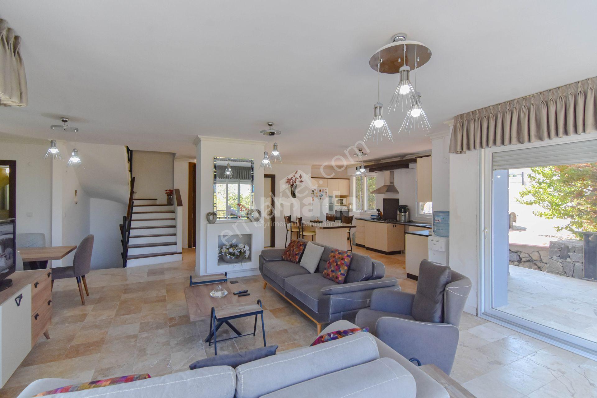 Kuşadası Değirmendere'de Deniz Manzaralı Lüks 4+1 Satılık Villa - Görsel 11