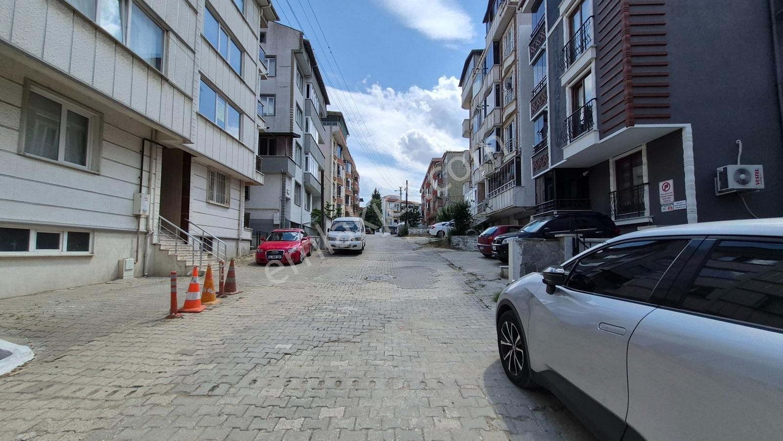 Merkezi Konumda Kiralık Eşyalı 1+1 Daire - Görsel 22