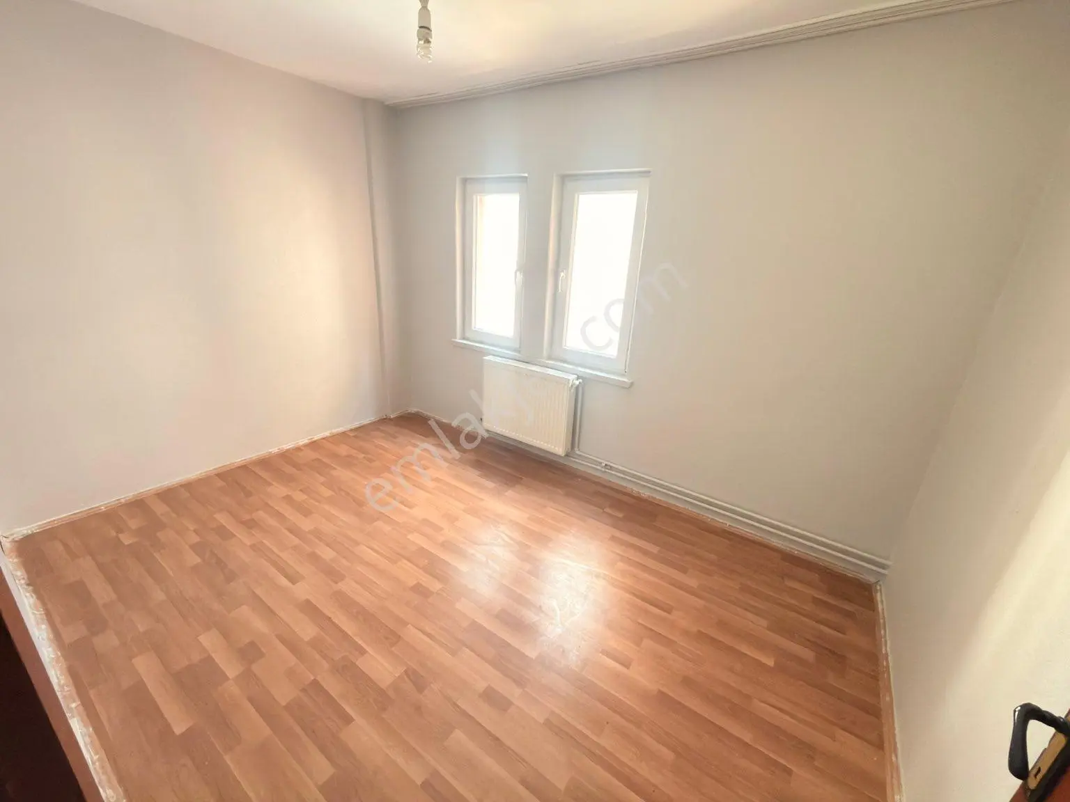 Kat Konumunda Otobüs Dolmuş Güzergahı Muhtarlık Karşısı Kiralık Daire - Görsel 4