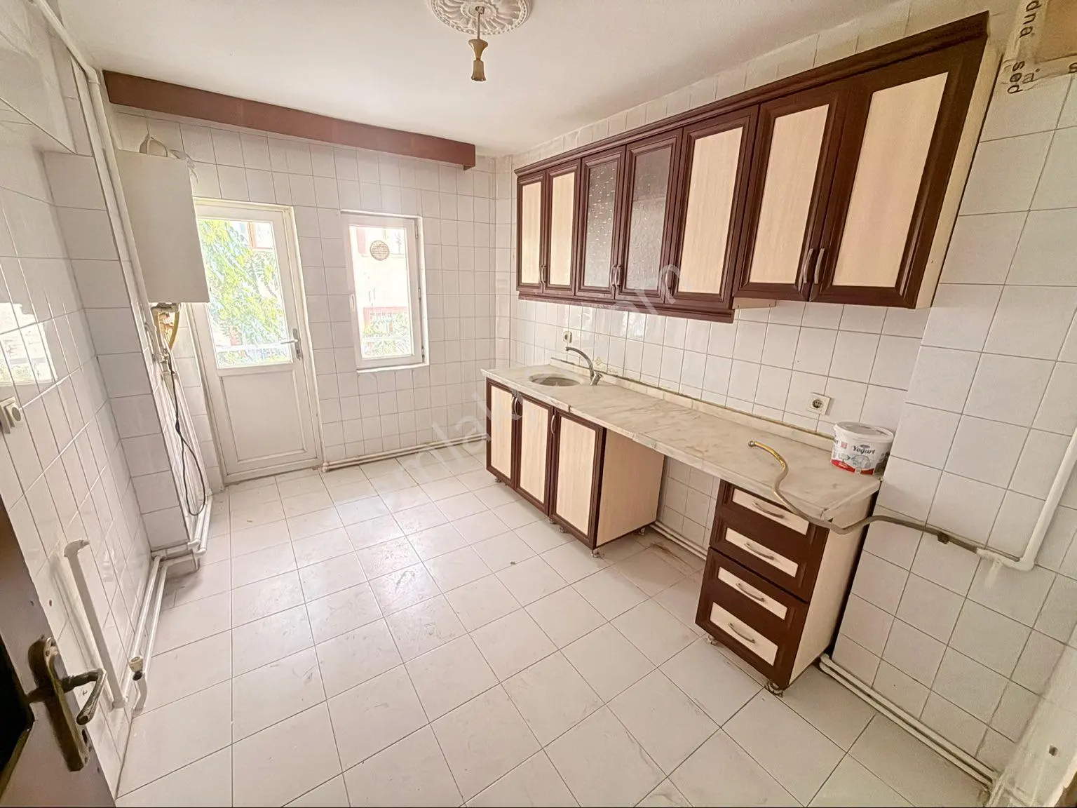 Kat Konumunda Otobüs Dolmuş Güzergahı Muhtarlık Karşısı Kiralık Daire