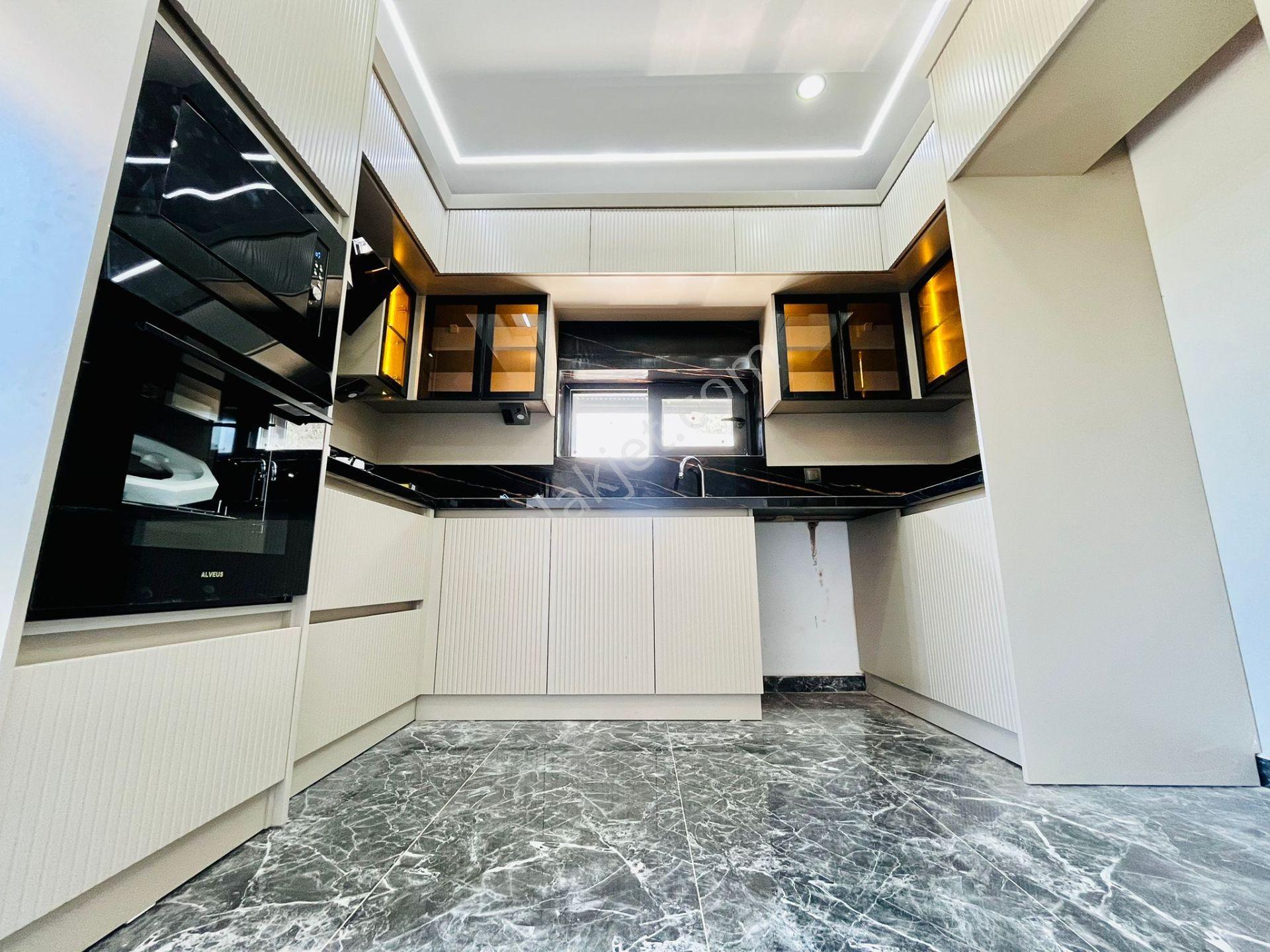 Yükselden Zeytinlide Ayrı Mutfak Ultra Lüks Tasarım 5+1 Villa - Görsel 31