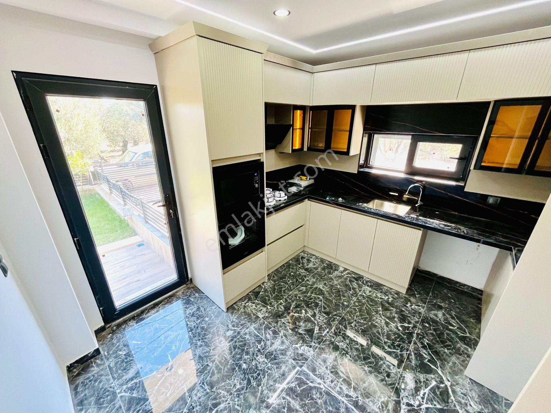 Yükselden Zeytinlide Ayrı Mutfak Ultra Lüks Tasarım 5+1 Villa - Görsel 34
